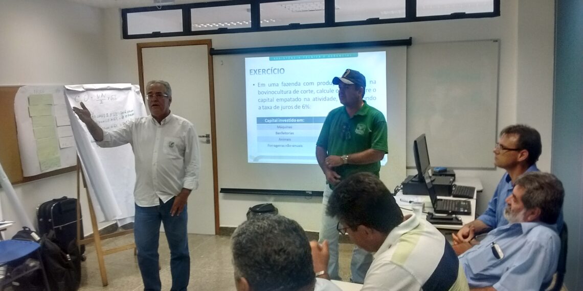 Técnicos do Pro-Senar recebem treinamento para Metodologia da Assistência Técnica e Gerencial