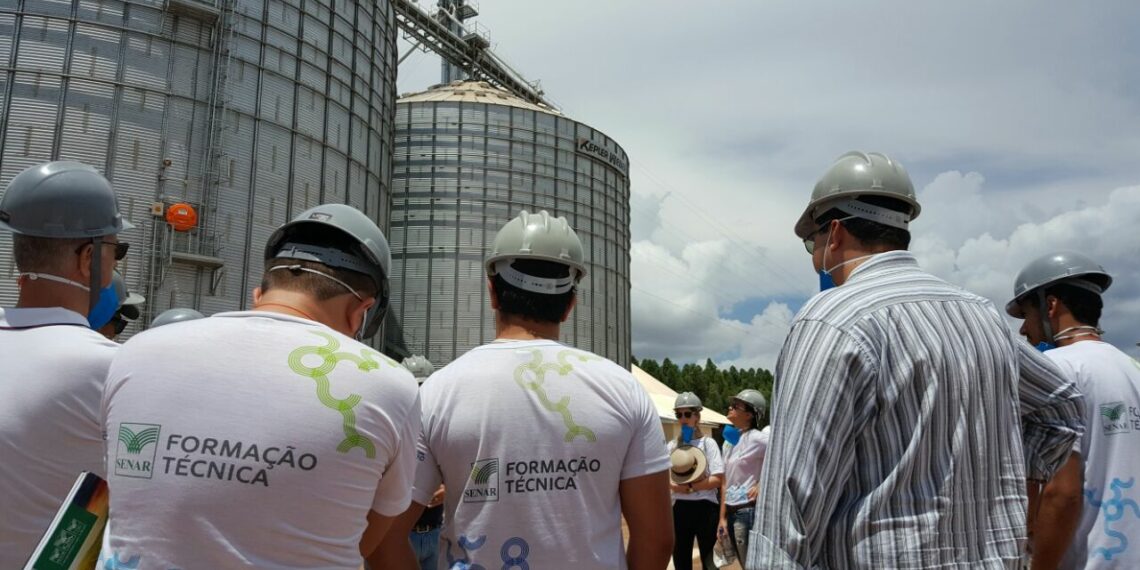 Alunos do curso Técnico em Agronegócio visitam Sementes Oilema