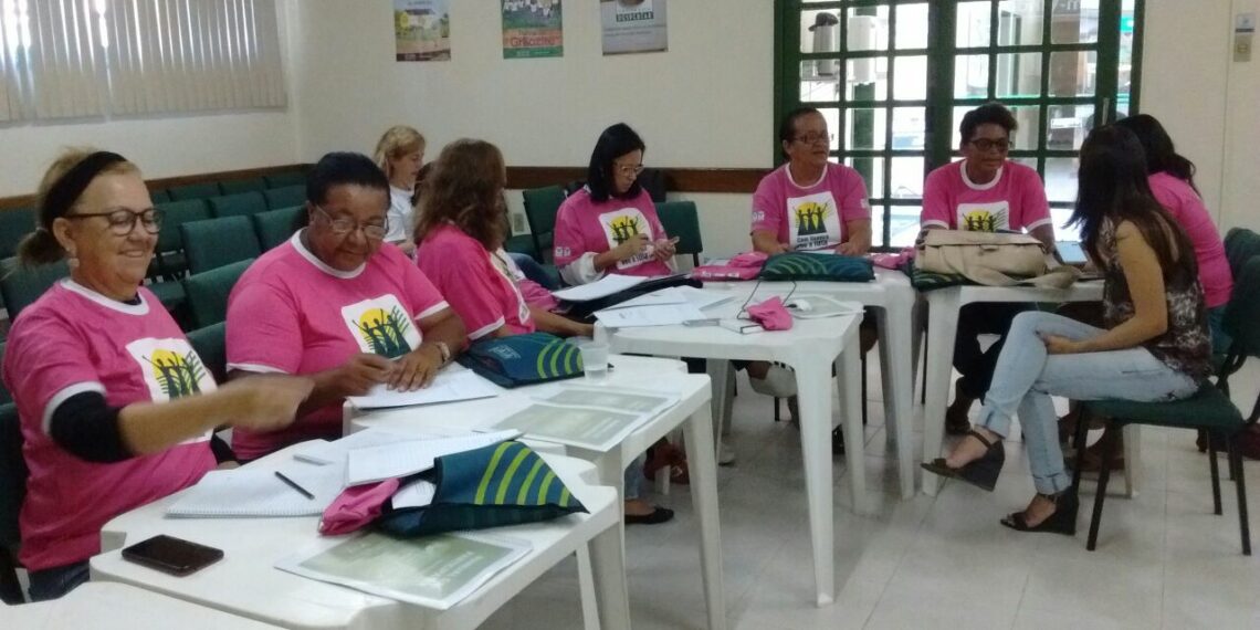 Feira de Santana realiza quarto encontro da turma piloto do Com Licença Vou à Luta
