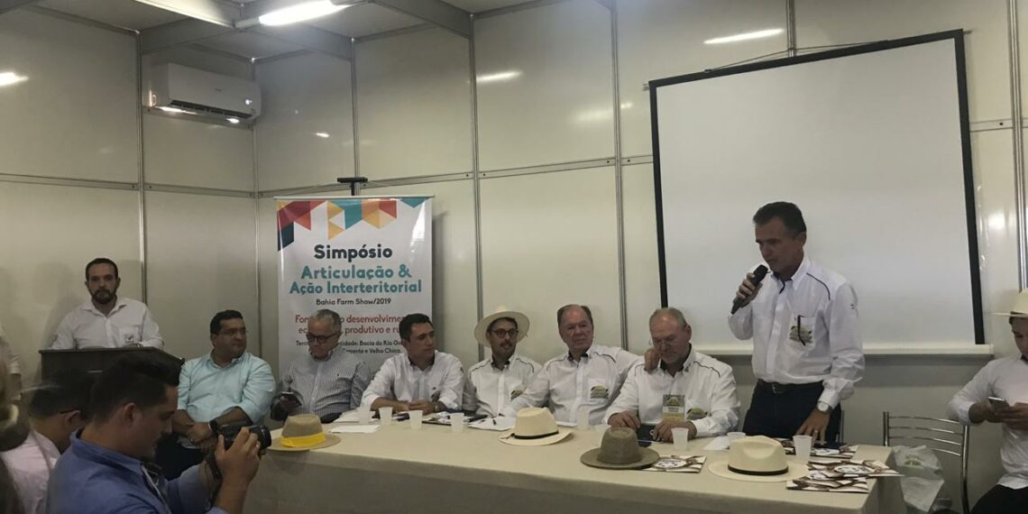 Estande do Sistema FAEB/SENAR montado na Bahia Farm Show recebe simpósio