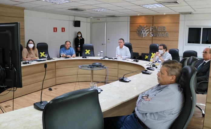 Presidente da FAEB se reúne com deputados e produtores para debater projeto de lei que pode prejudicar o setor
