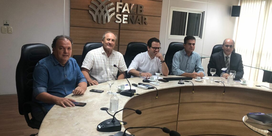 O Presidente do Sindicato Rural de Ilhéus visita a sede da FAEB e participa de reunião sobre Manejo da Cabruca de Cacau