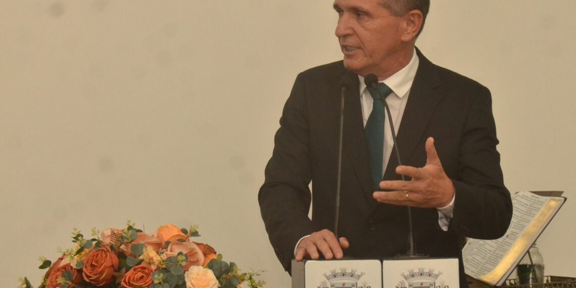 Presidente do Sistema Faeb/Senar recebe título de Cidadão Feirense