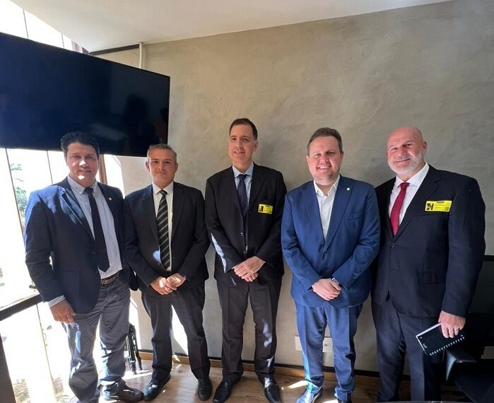 CNA discute medidas para aves e suínos