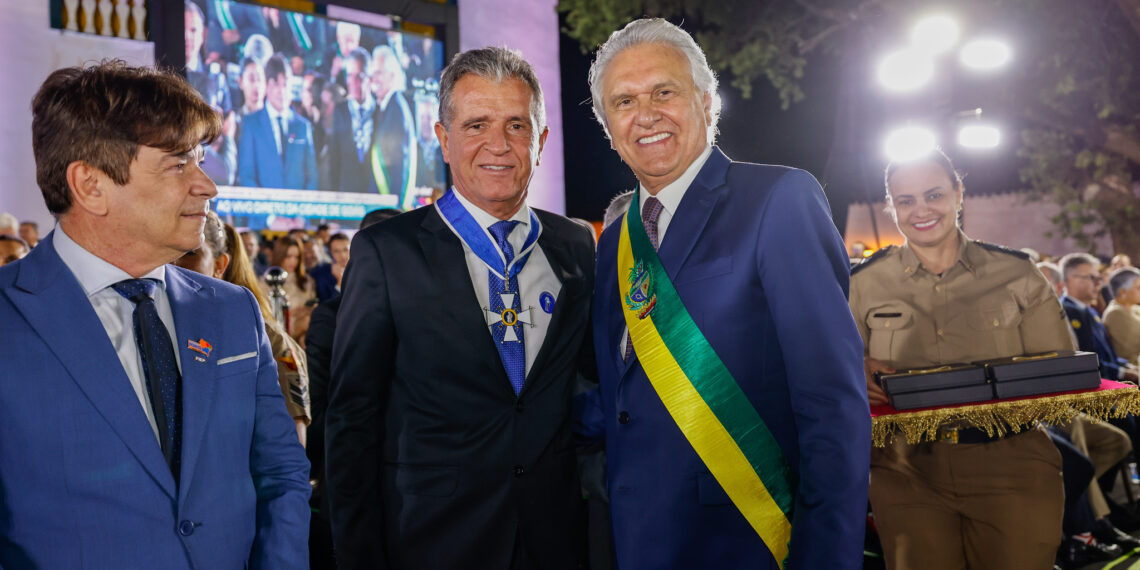 Homenagem: Humberto Miranda recebe de Ronaldo Caiado medalha Grã-Cruz, maior honraria do estado de Goiás