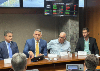 Faeb participa de Sessão Especial na Alba para debater crise no setor leiteiro