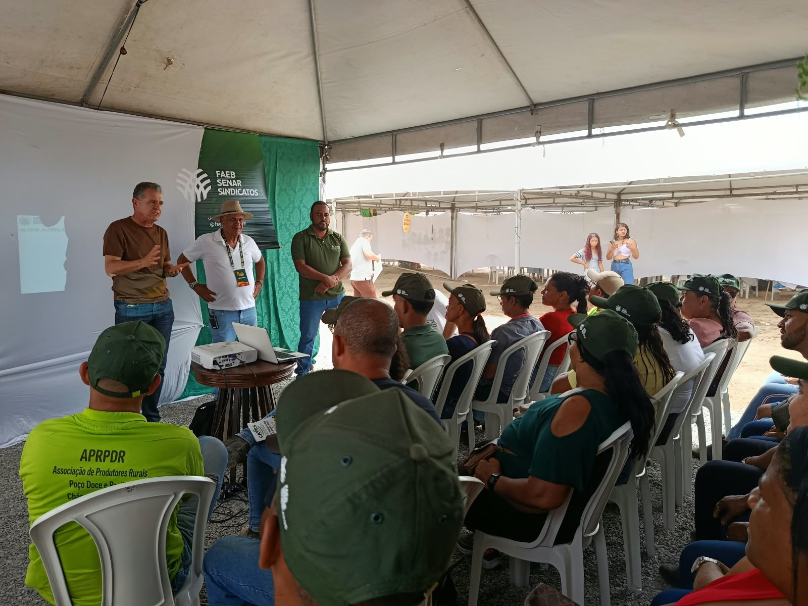 Sistema Faeb/Senar promove palestra sobre estratégias para alimentação do rebanho durante a seca na ExpoIpirá