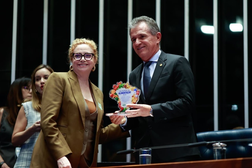 Miranda também recebeu um troféu concedido pela Associação Brasileira da Indústria de Alimentos (ABIA)